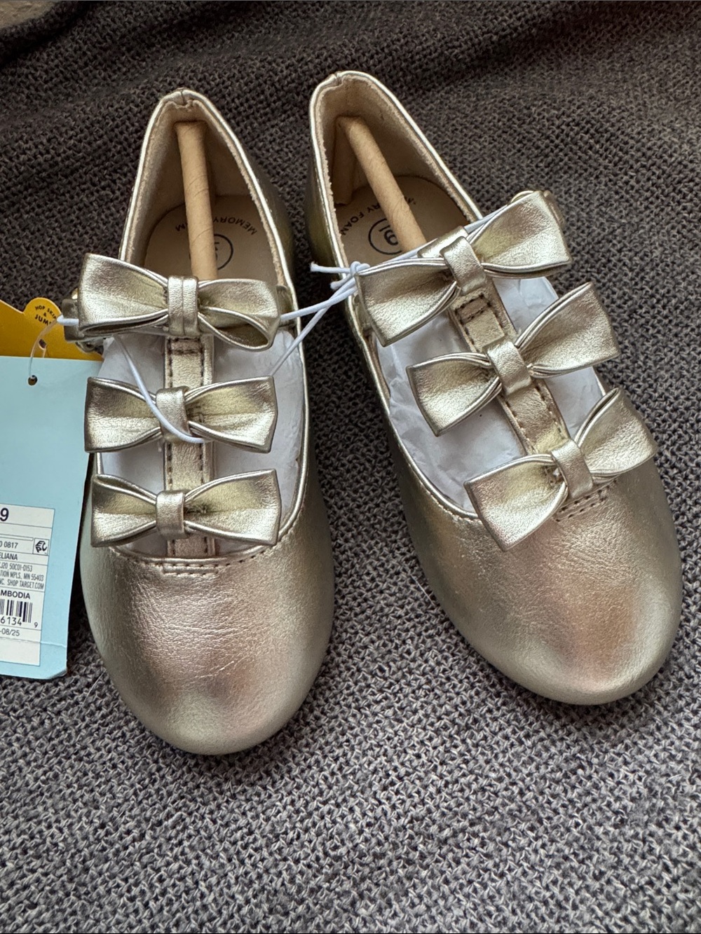 NWT - Girls Metallic Gold Bow Mary Jane Shoes 🎀